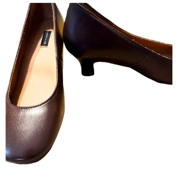 ARRAY Brown Leather Pumps Size 6.5 Wide | Kitten Heel Comfort Shoes NWOB - Picture 3 of 6